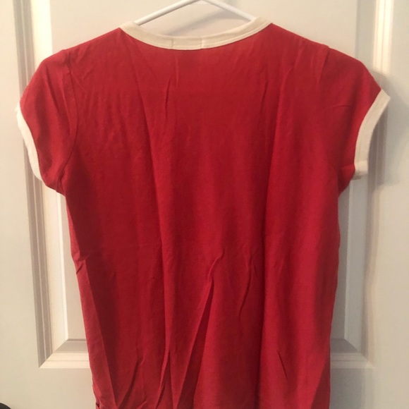 T shirt that says it’s sunny in LA - Picture 2 of 3